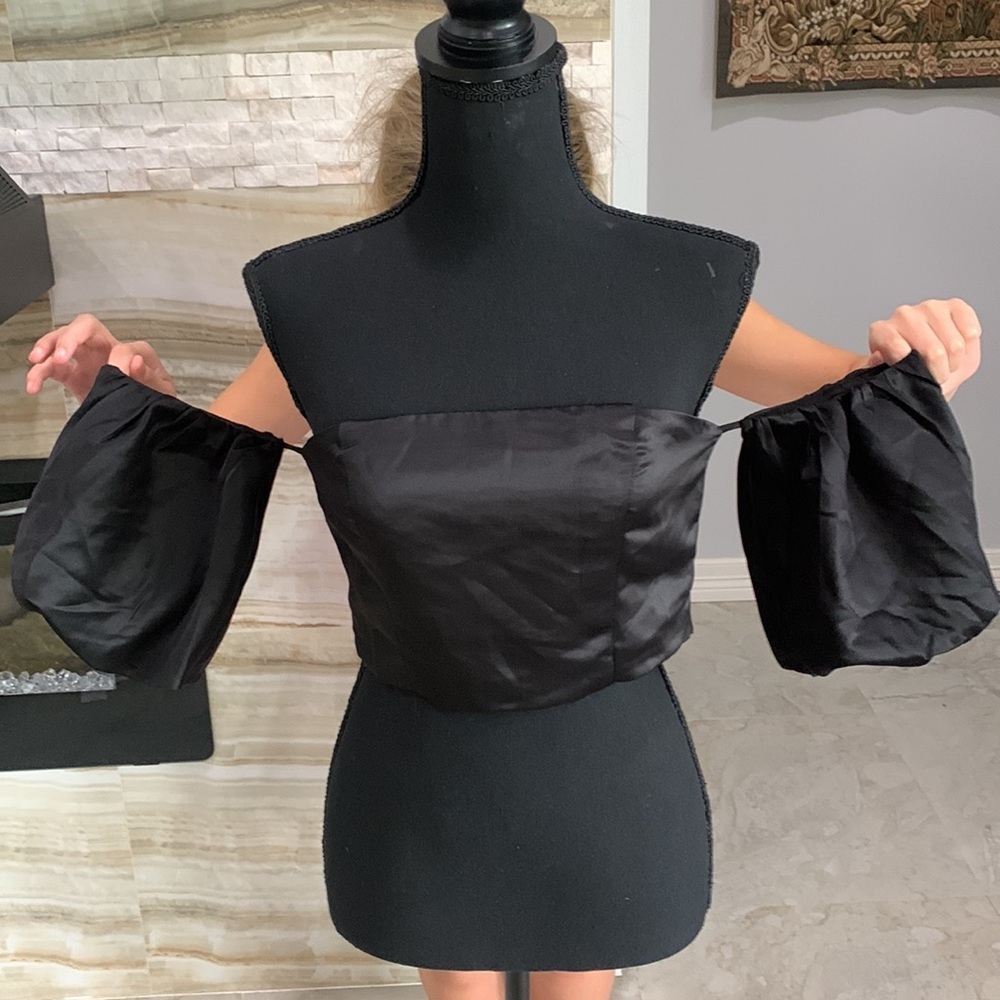 Women’s Black Satin Strapless Blouse. Size S(199)